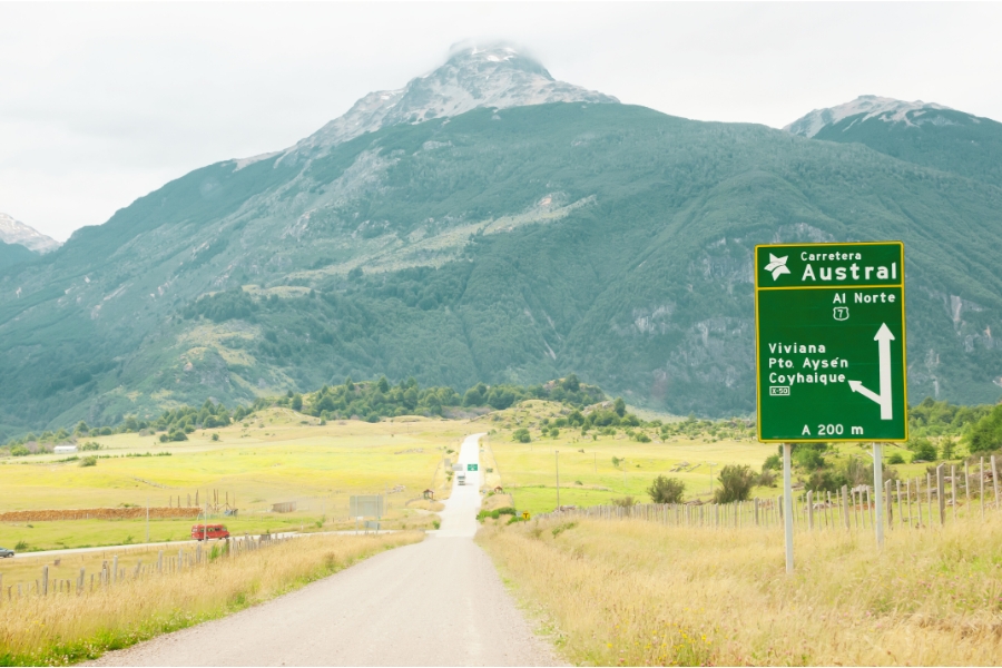 Essential Traffic Signs in Chile for First-Time Travellers