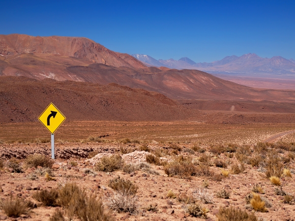 Essential Traffic Signs in Chile for First-Time Travellers